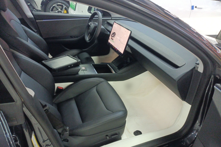 特斯拉 Model 3 2023款 后轮驱动版局部细节41