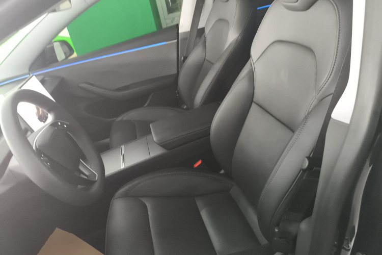 特斯拉 Model 3 2023款 后轮驱动版中控内饰19