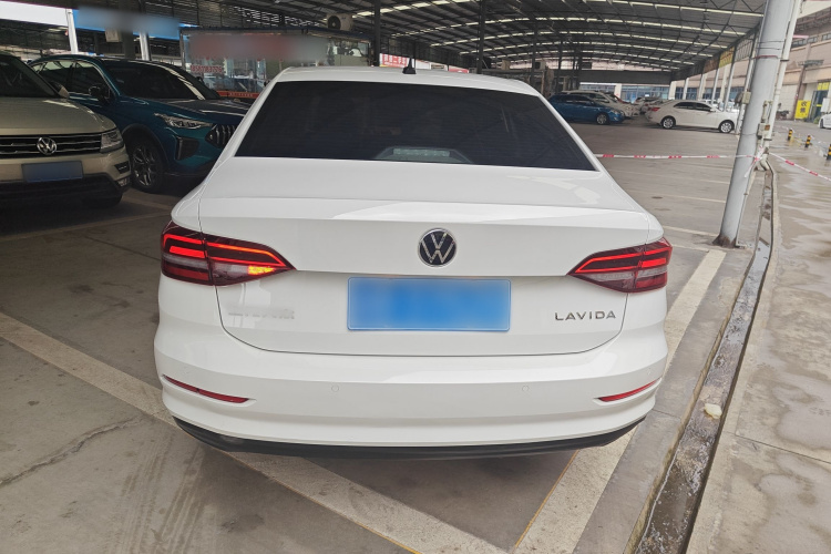 大众 朗逸 2022款 1.5L 自动风尚版车身外观6