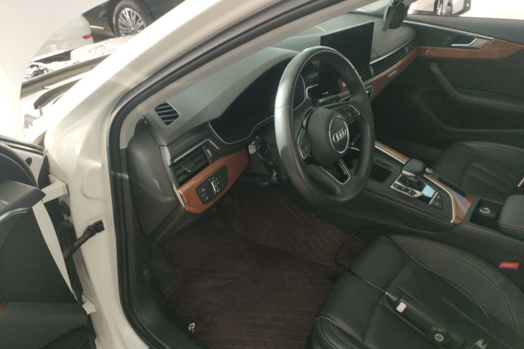 奥迪A4L 2020款 40 TFSI quattro 豪华致雅型中控内饰7003