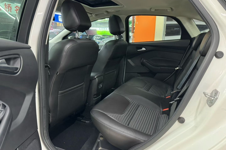 福特 福克斯 2015款 三厢 EcoBoost 125 自动超能风尚型车身外观6006