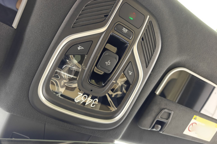 吉利汽车 星越L 2025款 东方曜 2.0TD 自动四驱望月版中控内饰7007