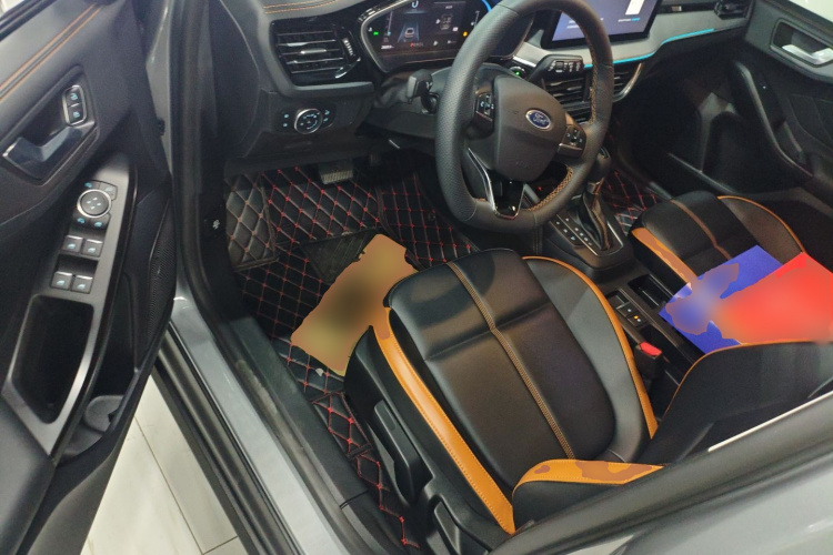 福特 福克斯 2022款 两厢 EcoBoost 180 自动竞速版中控内饰20