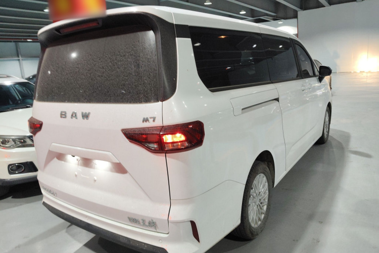 BAW北汽制造 锐胜王牌M7 2023款 2.0L 自动长轴创享型 7座车身外观7