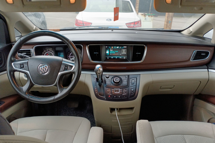 别克GL8 2017款 25S 舒适型 国V中控内饰7002