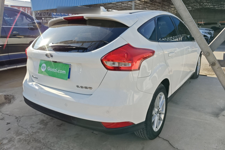 福特 福克斯 2018款 两厢经典 1.6L 自动风尚型智行版车身外观7