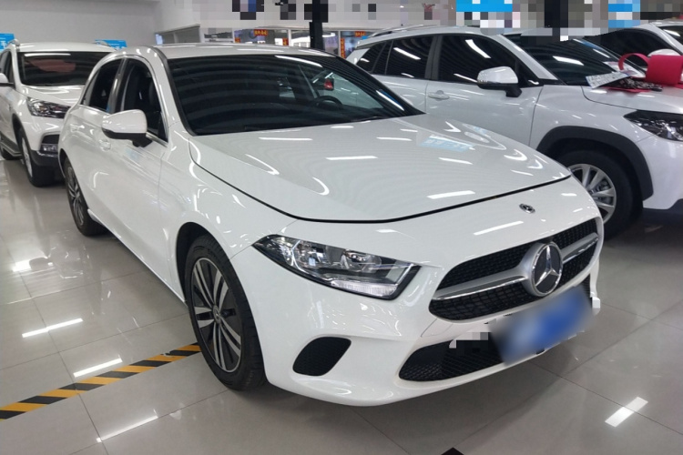 奔驰A级(进口) 2020款 A 180车身外观3