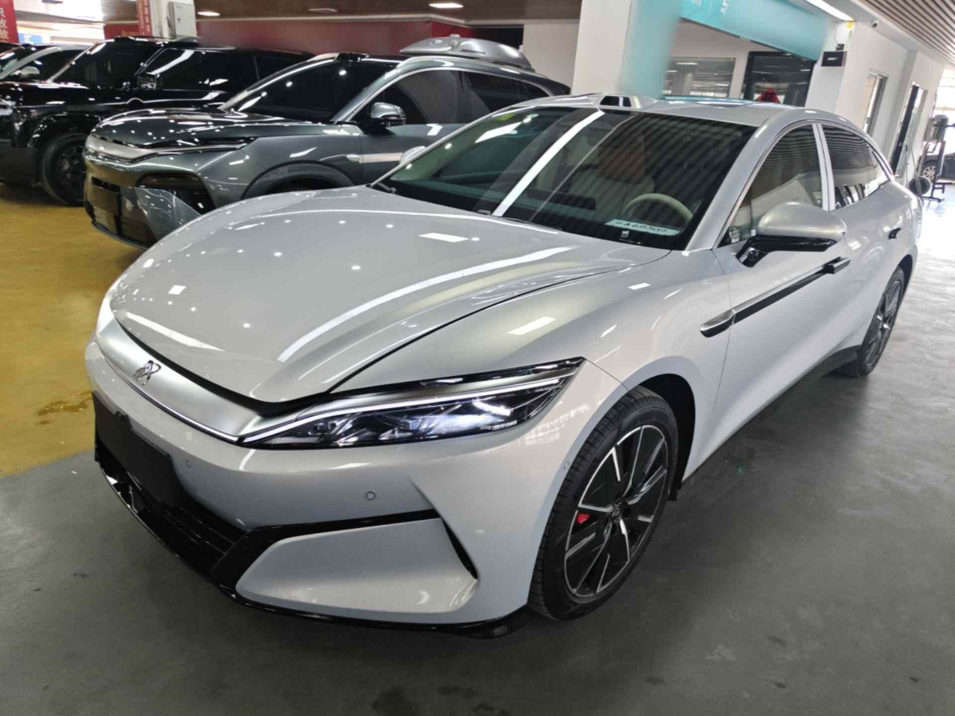 比亚迪 汉L 2025款 EV 701KM激光雷达尊享型(2)