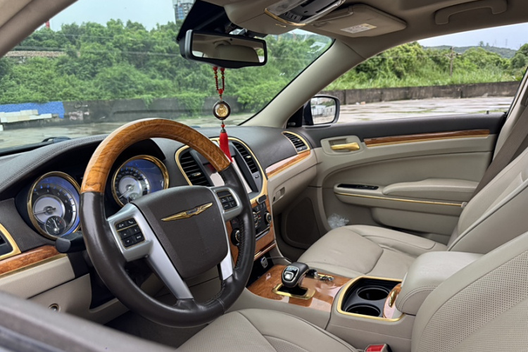 克莱斯勒300C(进口) 2013款 3.6L 尊适版中控内饰7006