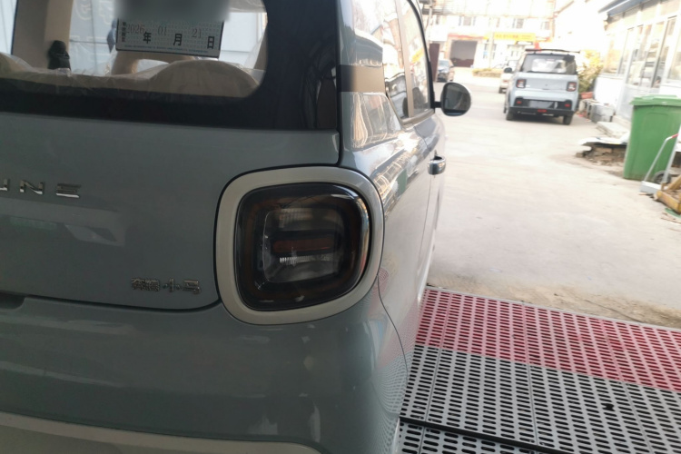 奔腾小马 2026款 222km 炫彩马车身外观9