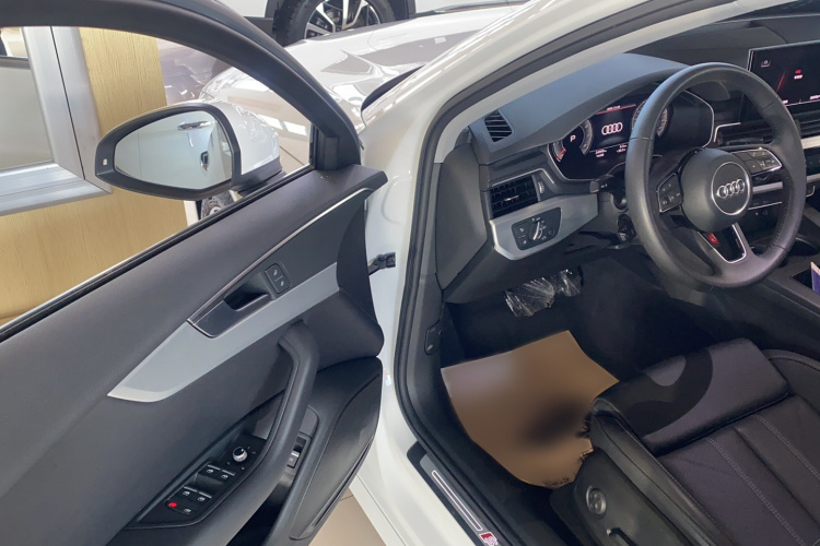 奥迪A4L 2020款 40 TFSI 时尚动感型中控内饰7002