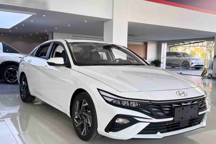 现代 伊兰特 2023款 1.5L CVT GLX精英版车身外观6004