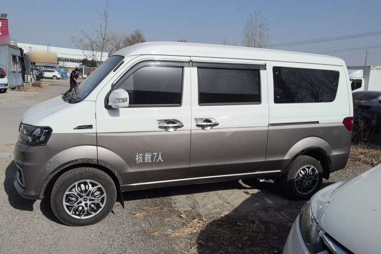 金杯 小海狮X30 2024款 1.5L 财富型客车 5/6/7座车身外观4