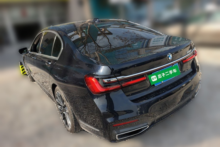 宝马7系 2019款 改款 740Li 领先型 M运动套装车身外观5