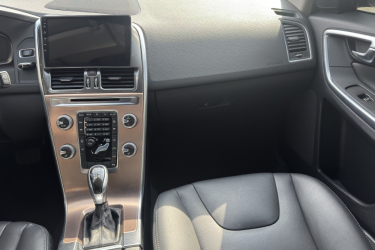 沃尔沃XC60 2015款 T5 智进版中控内饰7001