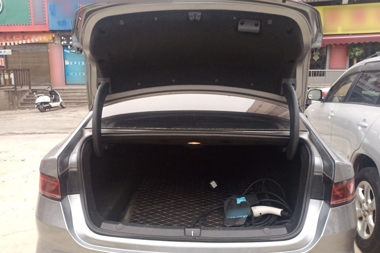 比亚迪 秦PLUS 2024款 荣耀版 DM-i 55KM领先型机舱底盘23