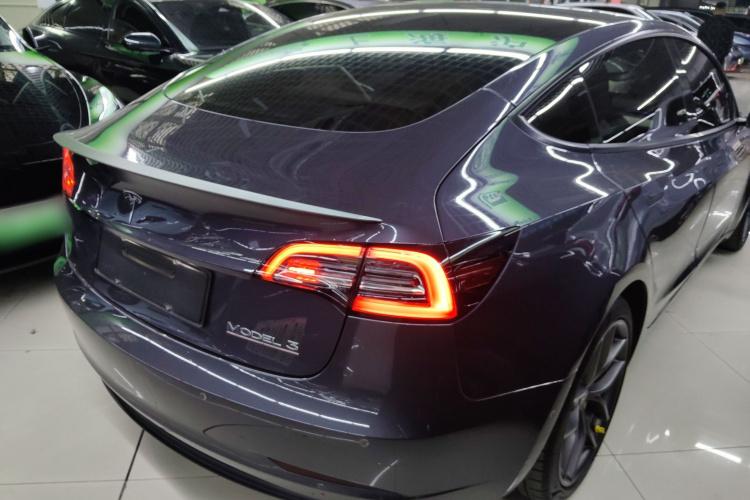 特斯拉 Model 3 2022款 Performance高性能全轮驱动版车身外观7