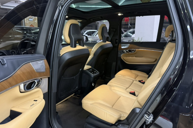 沃尔沃XC90 2018款 T6 智尊版 7座中控内饰7004