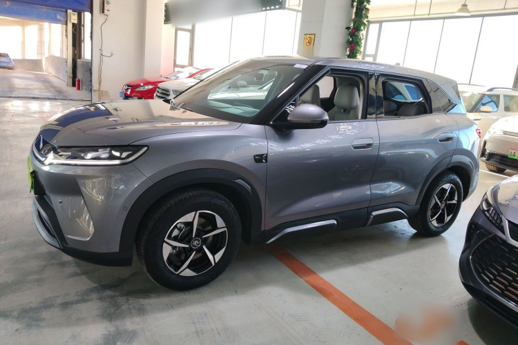 比亚迪 元UP 2025款 智驾版 401KM 领先型车身外观6003