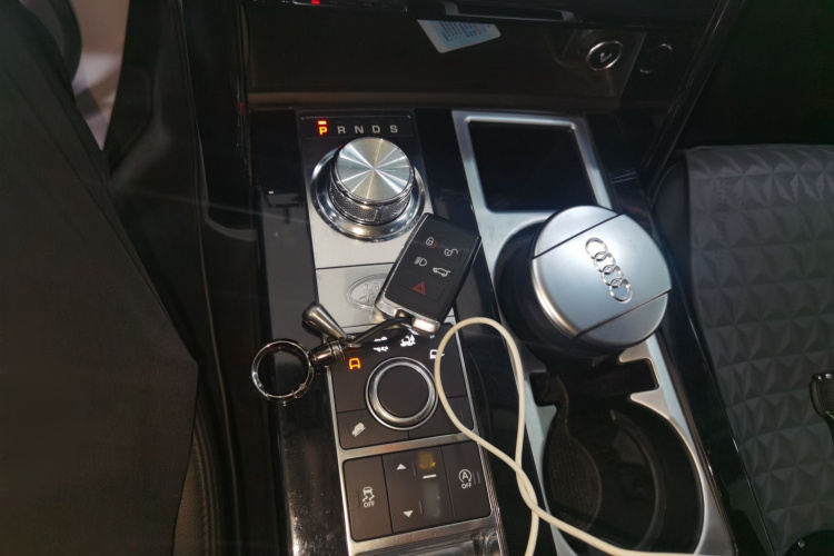 路虎 发现 2019款 2.0T SE中控内饰18