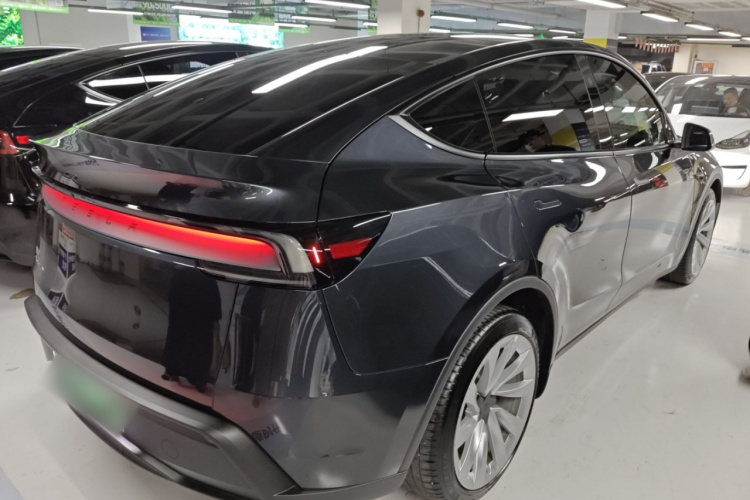 特斯拉 Model Y 2025款 长续航全轮驱动版车身外观6005