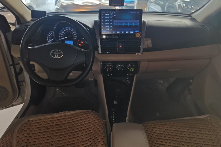 丰田 威驰 2014款 1.5L 自动智臻版中控内饰12