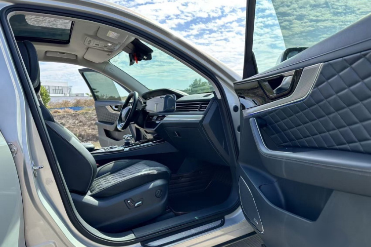 红旗HS5 2019款 2.0T 智联旗享版中控内饰7004