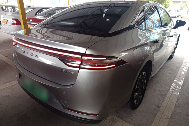 埃安 AION S Plus 2023款 70 乐享版 磷酸铁锂车身外观7
