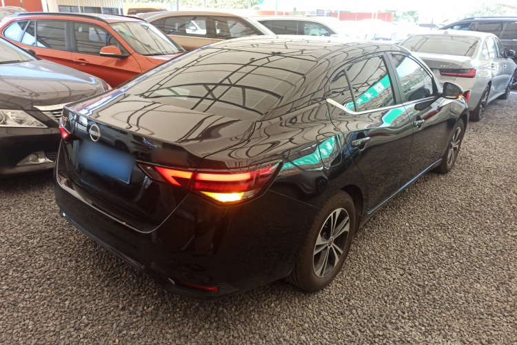 日产 轩逸 2023款 1.6L CVT黑金版车身外观7