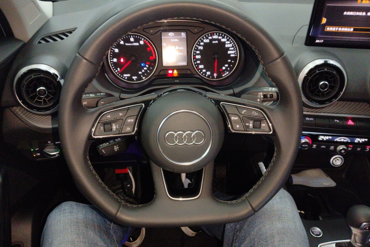 奥迪Q2L 2023款 35TFSI 时尚动感型中控内饰13