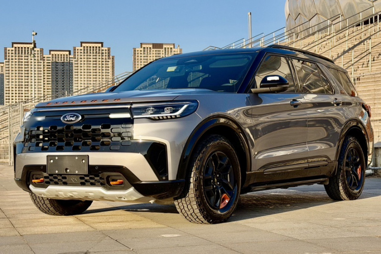 福特 探险者 2024款 2.3T EcoBoost 昆仑巅峰版 6座车身外观6011