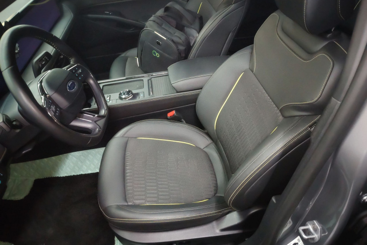福特 蒙迪欧 2025款 2.0T EcoBoost E 混动 运动版中控内饰19