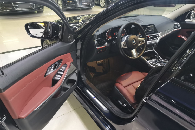 宝马3系 2021款 改款二 325i M运动曜夜套装中控内饰20