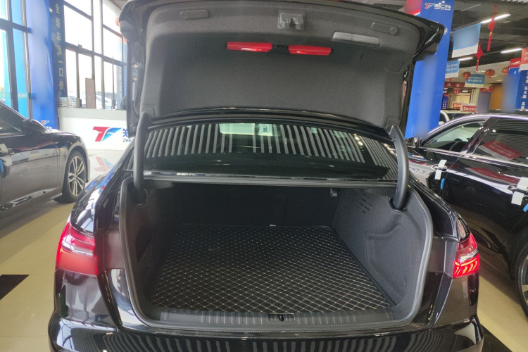 奥迪A6L 2021款 45 TFSI 臻选动感型机舱底盘23