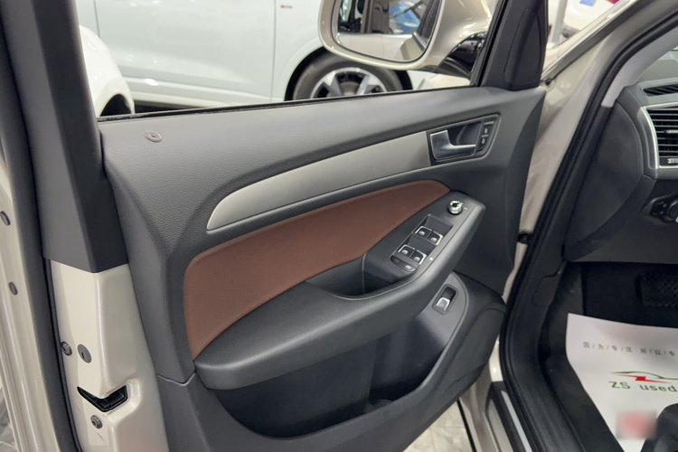 奥迪Q5 2017款 Plus 40 TFSI 进取型中控内饰7007