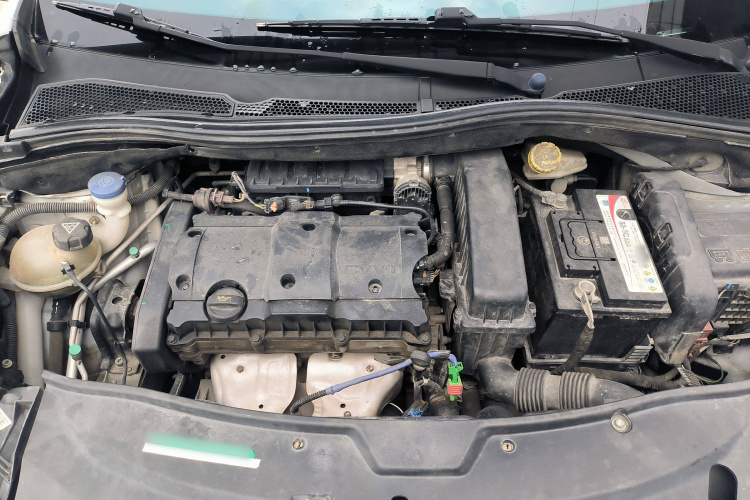 标致2008 2014款 1.6L 自动时尚版局部细节24