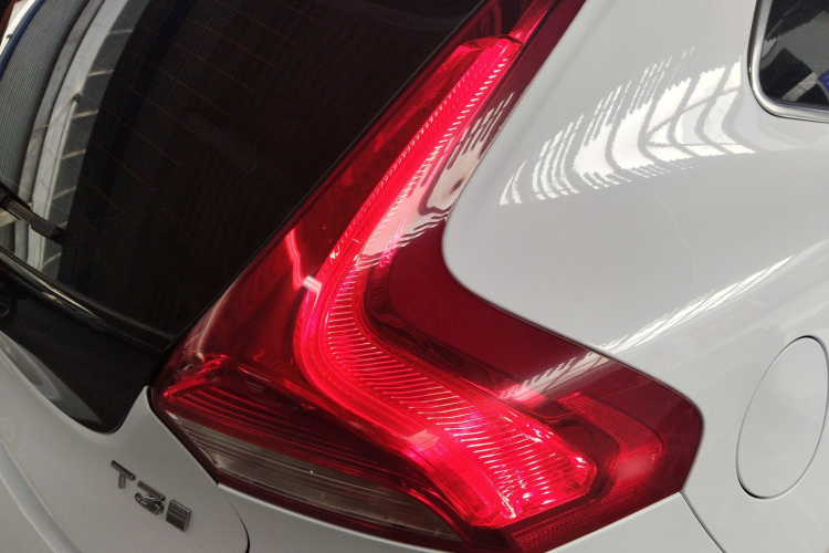 沃尔沃V40 2019款 T3 智雅版车身外观9