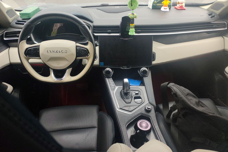 领克01 2021款 2.0TD 两驱型Pro中控内饰12