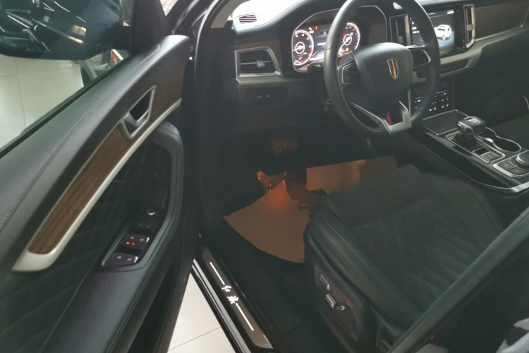 红旗HS7 2021款 2.0T DCT两驱智联旗畅版中控内饰20