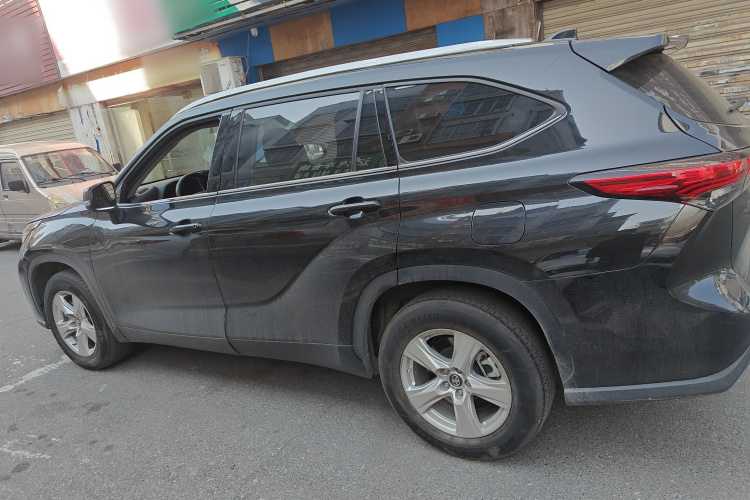 丰田 汉兰达 2023款 2.5L智能电混双擎两驱精英版 5座车身外观4