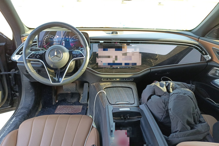 奔驰E级 2025款 E 300 L 豪华型中控内饰12