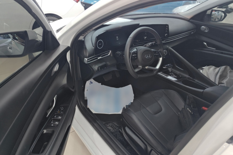 现代 伊兰特 2023款 1.5L CVT GLX精英版中控内饰7003
