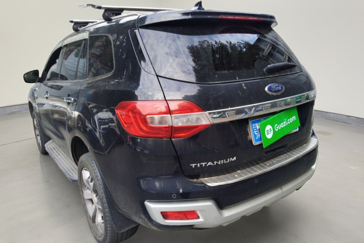 福特 撼路者 2017款 2.0T 汽油自动四驱旗舰版 7座车身外观5