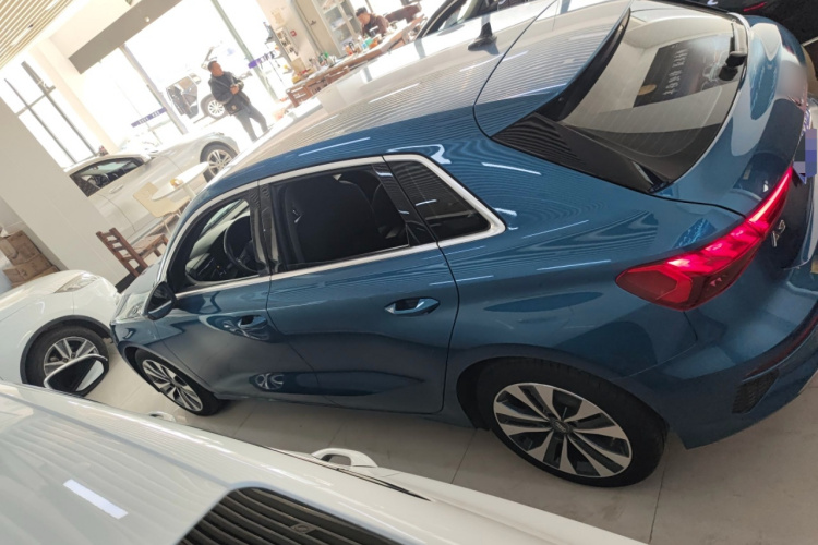 奥迪A3 2021款 Sportback 35 TFSI 进取致雅型车身外观4