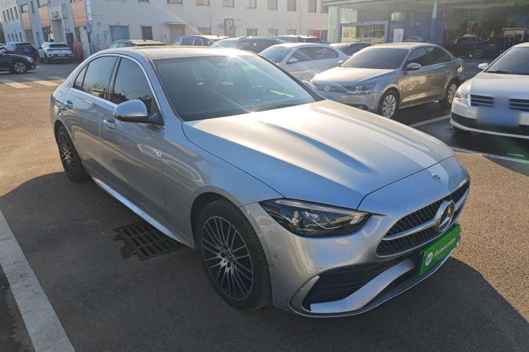 奔驰C级 2023款 改款 C 260 L 运动版车身外观3