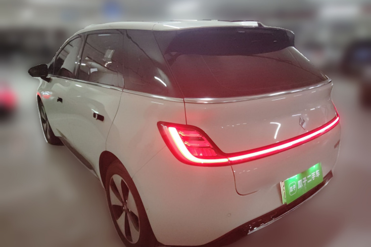 宝骏云朵 2023款 460 Max 灵犀版车身外观5