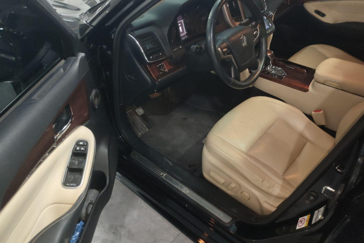 丰田 皇冠 2015款 2.0T 时尚版中控内饰7003