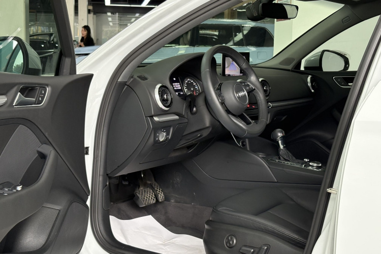 奥迪A3 2019款 Limousine 40 TFSI 风尚型 国V中控内饰7015