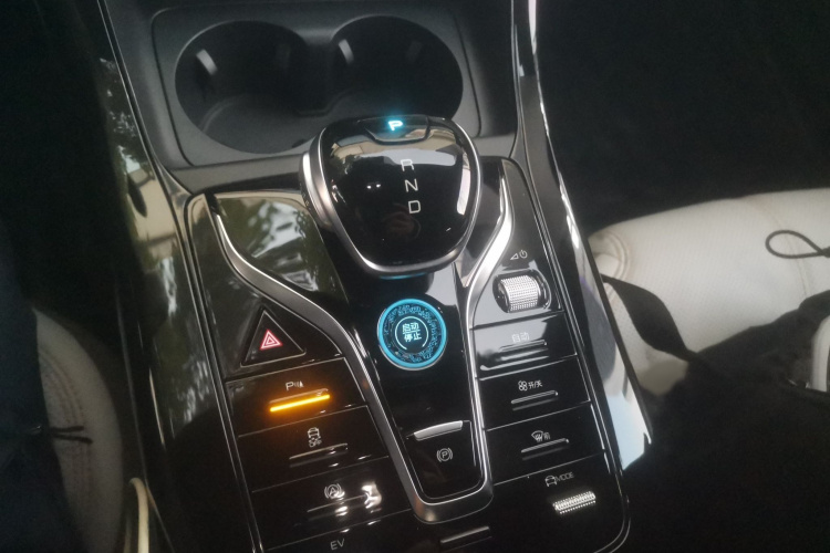 比亚迪 秦PLUS 2023款 冠军版 DM-i 55KM超越型局部细节18