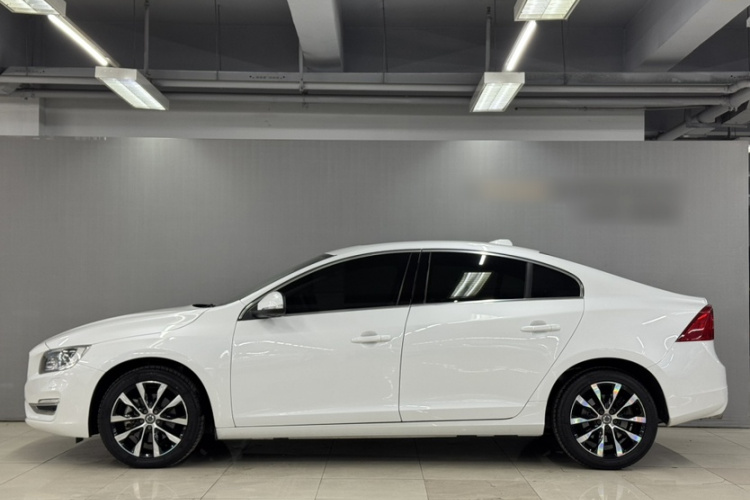 沃尔沃S60 2019款 S60L 改款 T5 智进进阶版车身外观6004